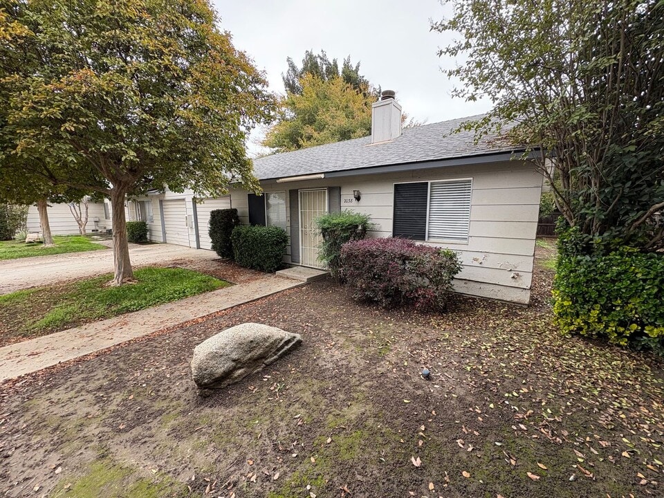 2034 S Cain St in Visalia, CA - Building Photo