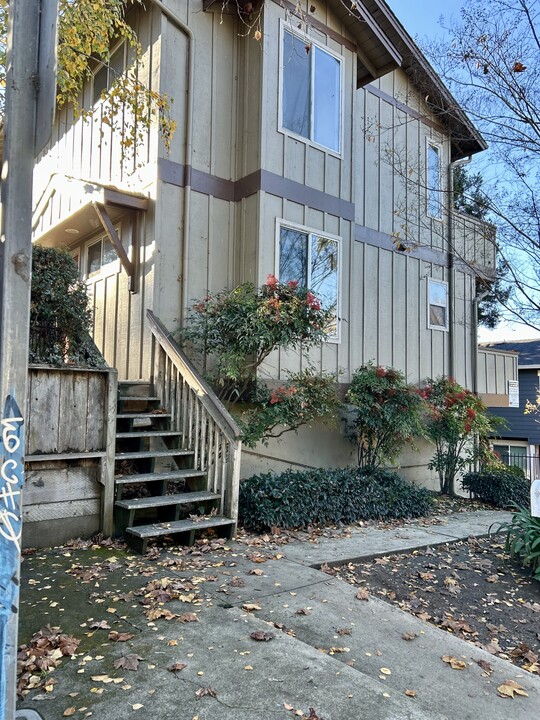 143 Hunolt St in Santa Cruz, CA - Building Photo