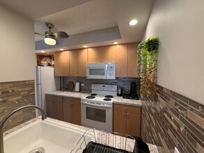 3312 Northside Dr, Unit 111 in Key West, FL - Building Photo - Building Photo