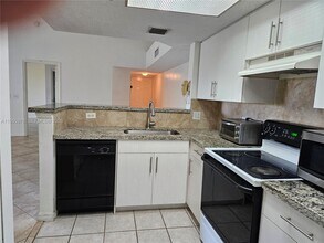 5011 Wiles Rd in Coconut Creek, FL - Building Photo - Building Photo