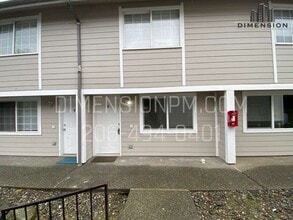 Highland Townhomes in Everett, WA - Building Photo - Building Photo