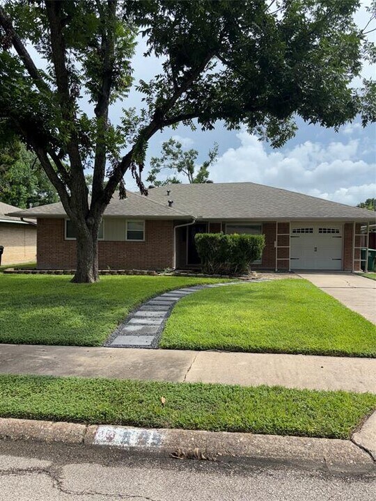 4505 Nina Lee Ln in Houston, TX - Foto de edificio