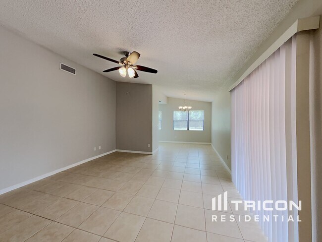 1534 Thistledown Dr in Brandon, FL - Building Photo - Building Photo