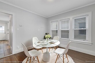 1322 Wayburn St in Grosse Pointe Park, MI - Foto de edificio - Building Photo