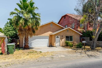 1437 Nadine Ave in Modesto, CA - Building Photo - Building Photo