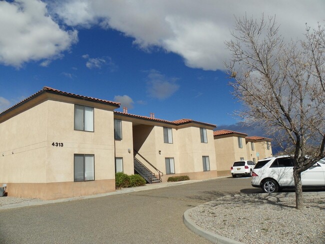 4313 Sabana Loop SE in Rio Rancho, NM - Foto de edificio - Building Photo