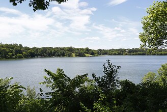Lake Susan Apartments in Chanhassen, MN - Building Photo - Building Photo