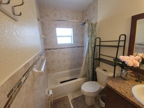 7941 NW 14th Pl in Miami, FL - Foto de edificio - Building Photo