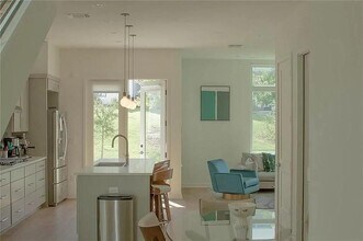 2519 Sutherland St in Austin, TX - Building Photo - Building Photo