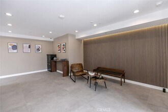 10218 Fernglen Ave, Unit 101 in Los Angeles, CA - Building Photo - Building Photo