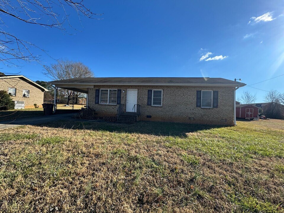 1400 Newton St in Shelby, NC - Building Photo
