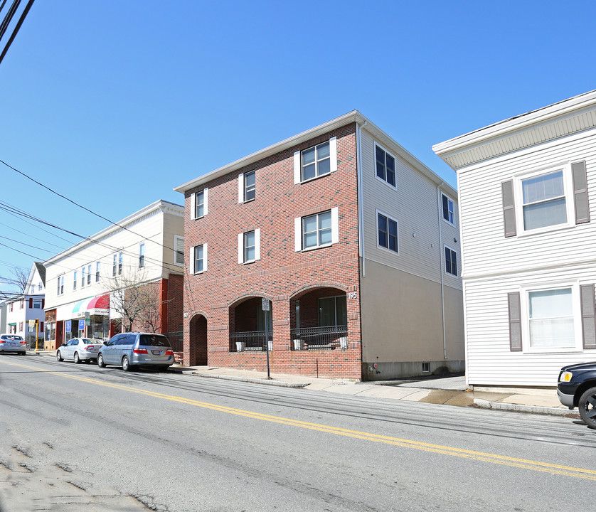 195-197 Newton St in Waltham, MA - Foto de edificio