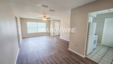 121 Melanie Ln in Brandon, FL - Building Photo - Building Photo