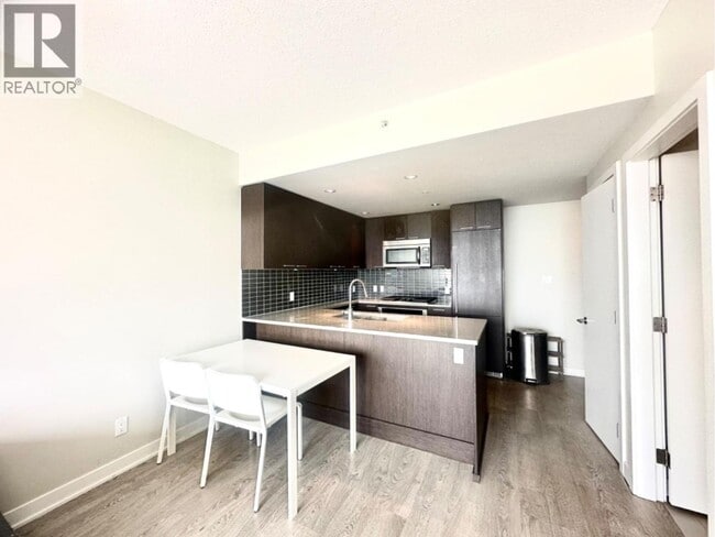 property at 2975 Atlantic Ave