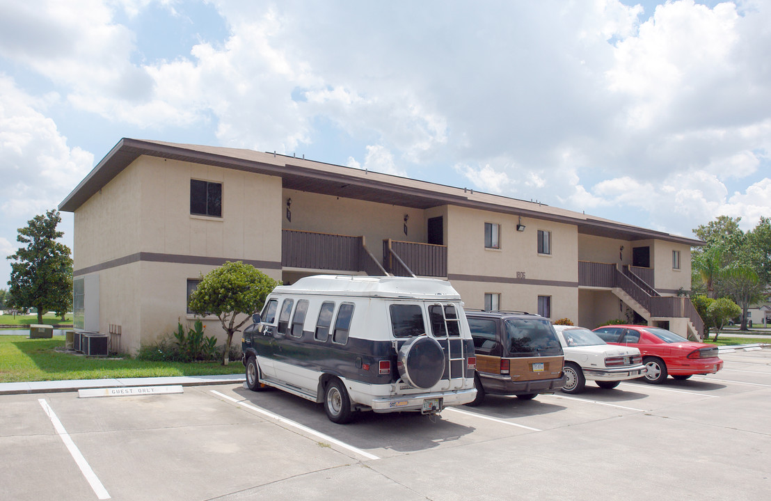 1806 University Ln in Cocoa, FL - Foto de edificio