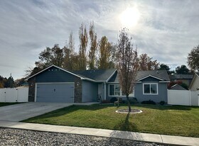 2070 Kelly Dr in Payette, ID - Building Photo