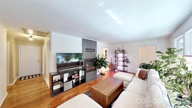 1136 E Woodlawn Rd in Charlotte, NC - Building Photo - Building Photo