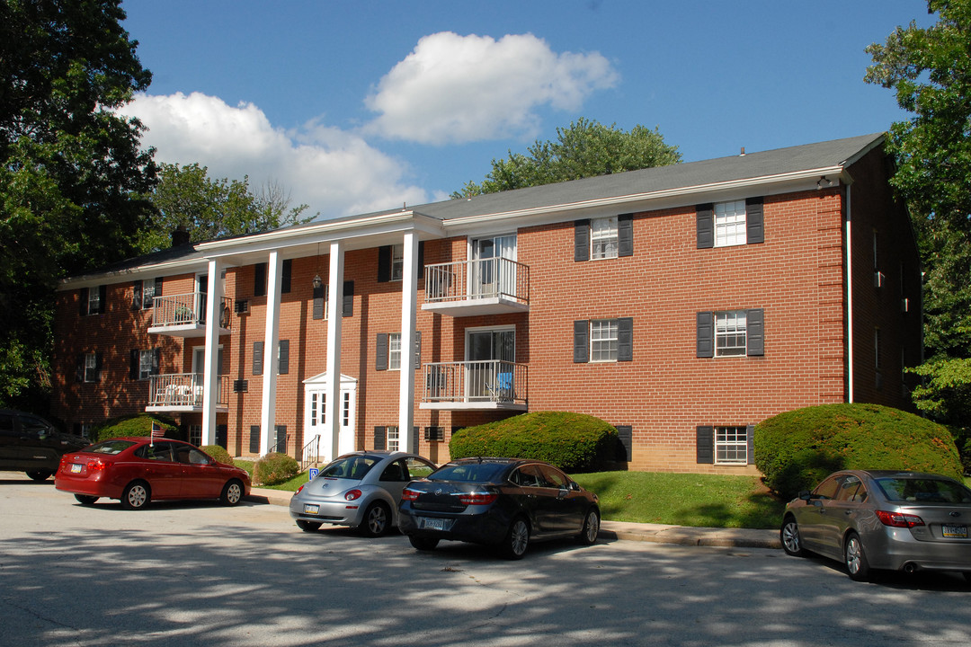 Carriage House Apartments in Newtown Square, PA - Foto de edificio