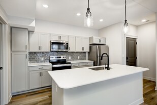 Hyde Park Towns & Flats in Noblesville, IN - Building Photo