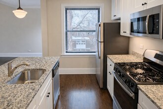 1360 E 52nd St in Chicago, IL - Building Photo - Building Photo