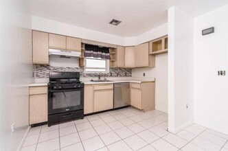97 Oak St in Bayonne, NJ - Building Photo - Building Photo