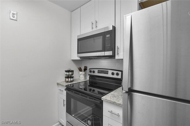 property at 3225 E Riverside Dr