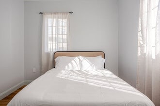 1384 Ridge Ave in Philadelphia, PA - Foto de edificio - Building Photo