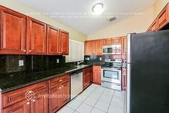 5487 NW 186th St in Miami Gardens, FL - Foto de edificio - Building Photo