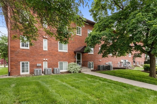 property at 104 Grandview Ct