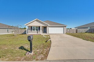 12 Lockwood Way W in Defuniak Springs, FL - Building Photo