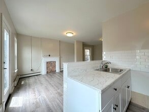 31 Spring St, Unit 2 in Newburgh, NY - Foto de edificio - Building Photo