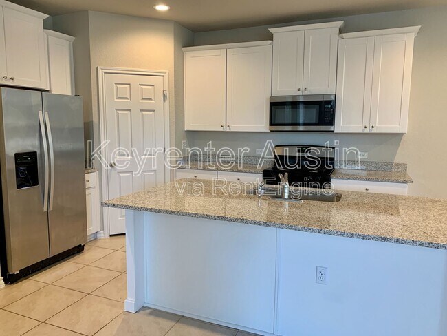 1704 Los Olivios Wy in Austin, TX - Building Photo - Building Photo