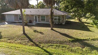 4474 E Riverside Dr in Ft. Myers, FL - Building Photo