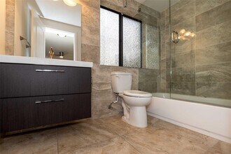 1733 NE 8th St, Unit #A in Fort Lauderdale, FL - Foto de edificio - Building Photo