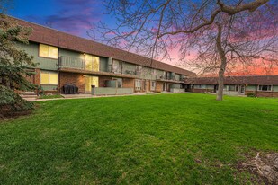 8870 W Jewell Ave in Lakewood, CO - Building Photo