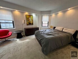 E 47 st in New York, NY - Building Photo