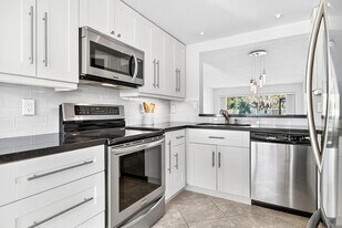 5021 Oakhill Ln in Delray Beach, FL - Building Photo