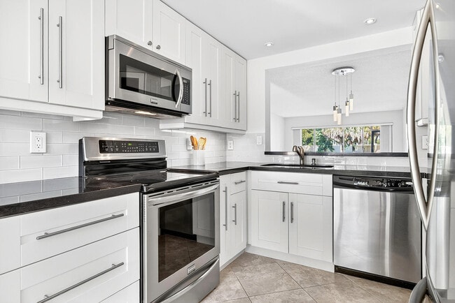 property at 5021 Oakhill Ln