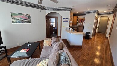 906 S 5th St in Milwaukee, WI - Building Photo - Building Photo