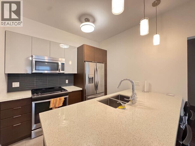 7727 Royal Oak Ave in Burnaby, BC - Building Photo - Building Photo