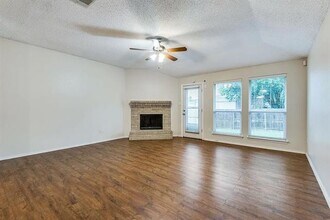 1611 Venus Dr E in Lancaster, TX - Building Photo - Building Photo