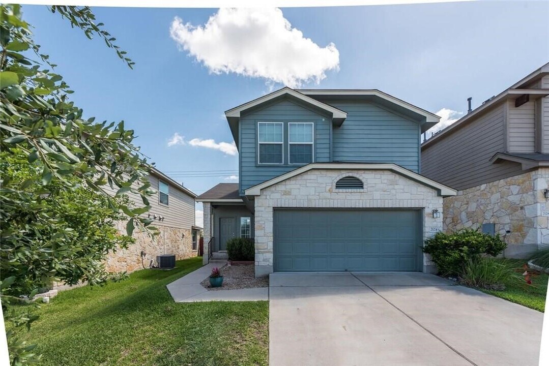2124 Nestlewood Dr in Austin, TX - Building Photo