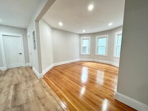 21 Sudan St, Unit 2T in Boston, MA - Foto de edificio - Building Photo