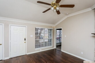 1107 Falconcrest Ct in Arlington, TX - Building Photo - Building Photo