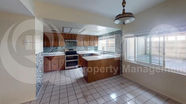 6100 N Oracle Rd in Tucson, AZ - Building Photo - Building Photo