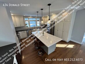 434 Donald St in Bedford, NH - Building Photo - Building Photo