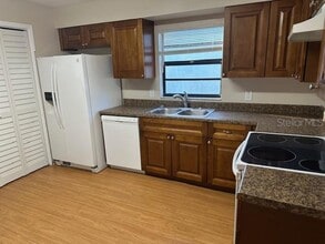 725 Sunbright Dr in Seffner, FL - Building Photo - Building Photo
