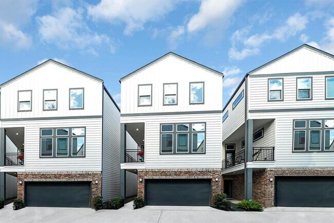 property at 734 W Donovan St