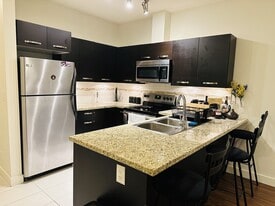 1975-1975 McCallum Rd in Abbotsford, BC - Building Photo