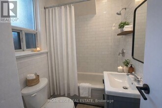 1542 King St W in Toronto, ON - Building Photo - Building Photo